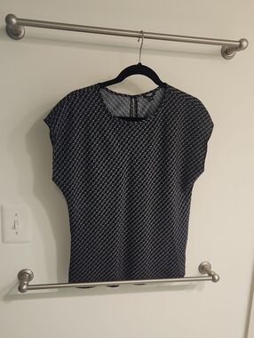 Express B+W Chain-link Print Shell - NWOT